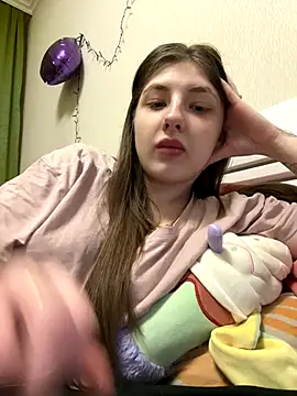 sexyy girl  online show from December 16, 2025, 2:11 pm