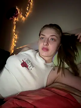 sexyy girl  online show from December 17, 2025, 4:02 pm