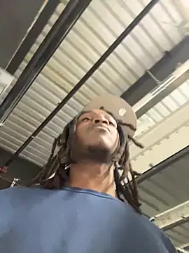 Snapshot of sneakylink13__ chatting on October 29, 2025, 5:58 pm sneakylink13   online show from October 29, 2025, 5:58 pm