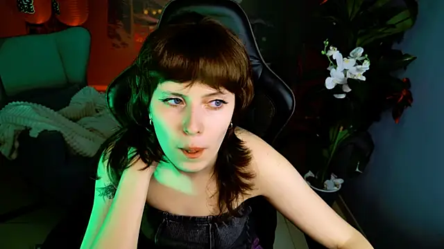 Snapshot of LolaAsmus chatting on April 9, 2026, 3:50 pm LolaAsmus online show from April 9, 2026, 3:50 pm