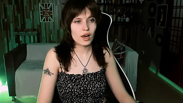 Snapshot of LolaAsmus chatting on April 21, 2026, 12:55 pm LolaAsmus online show from April 21, 2026, 12:55 pm