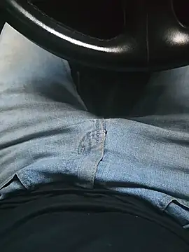 Snapshot of Jovende28 chatting on October 30, 2025, 11:27 pm Jovende28 online show from October 30, 2025, 11:27 pm