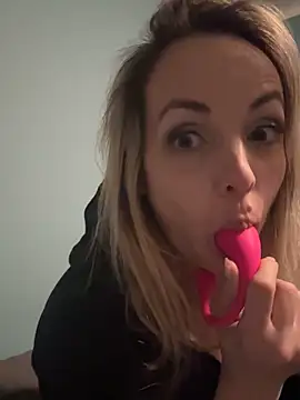 Snapshot of Annelibre chatting on January 28, 2025, 9:29 pm Annelibre online show from January 28, 2025, 9:29 pm