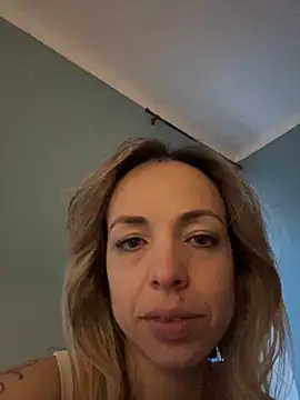 Snapshot of Annelibre chatting on February 1, 2025, 6:54 am Annelibre online show from February 1, 2025, 6:54 am