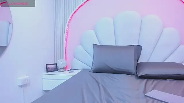 Snapshot of Meli_castillo chatting on February 23, 2025, 10:42 pm Meli castillo online show from February 23, 2025, 10:42 pm