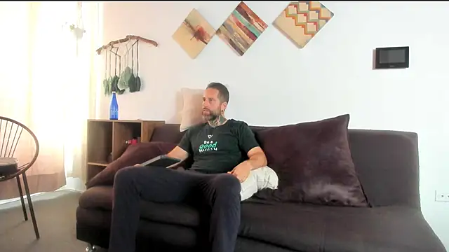 Antoniohot2024 online show from May 5, 2026, 1:52 pm