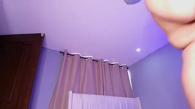 Shenoa1 online show from November 13, 2025, 11:53 am