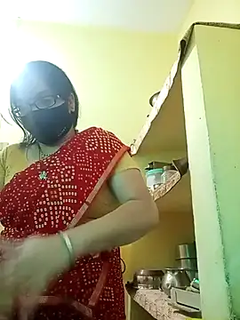 Snapshot of heenage chatting on March 5, 2025, 6:23 am heenage online show from March 5, 2025, 6:23 am