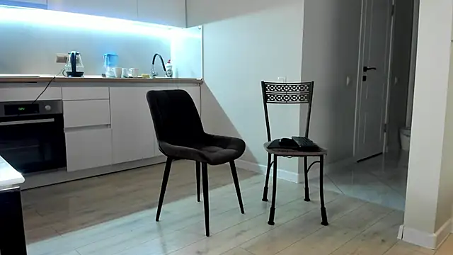 Snapshot of Emma_Flin chatting on December 4, 2025, 11:19 am Emma Flin online show from December 4, 2025, 11:19 am