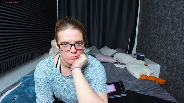 KIKI Krash online show from March 21, 2025, 1:23 pm