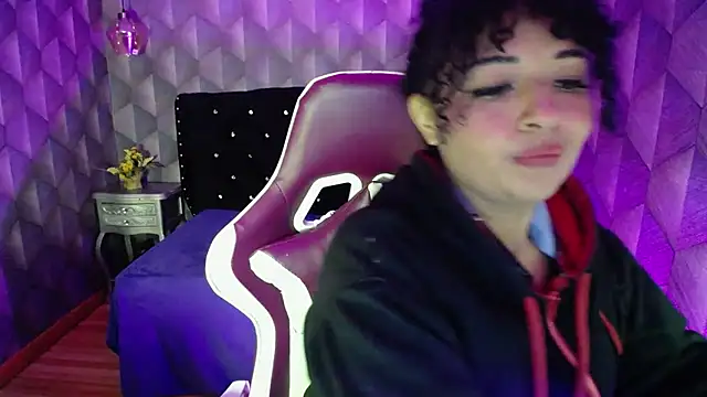 Sofiacowperx online show from February 19, 2025, 7:48 pm