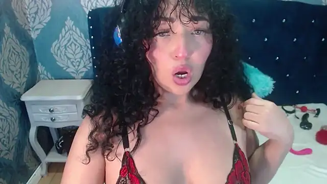 Snapshot of Sofiacowperx chatting on June 18, 2026, 7:40 pm Sofiacowperx online show from June 18, 2026, 7:40 pm