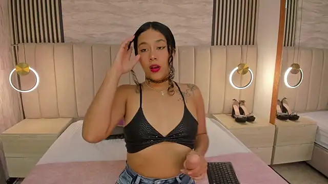 Snapshot of laura_smith33 chatting on October 24, 2025, 2:46 pm laura smith33 online show from October 24, 2025, 2:46 pm