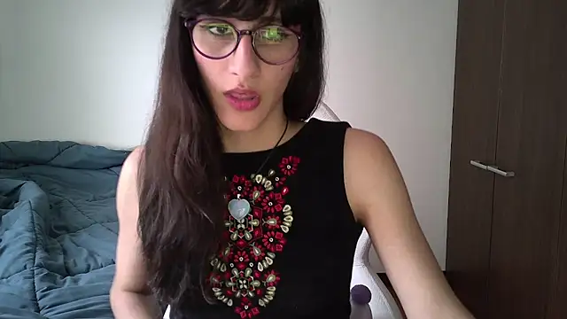 Snapshot of Alice_love29 chatting on December 5, 2024, 8:44 pm Alice love29 online show from December 5, 2024, 8:44 pm