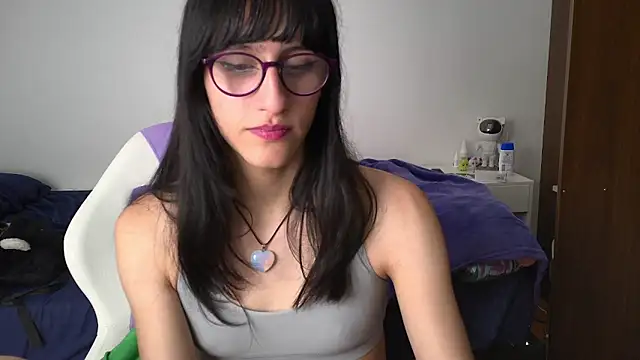 Snapshot of Alice_love29 chatting on February 3, 2025, 12:04 am Alice love29 online show from February 3, 2025, 12:04 am