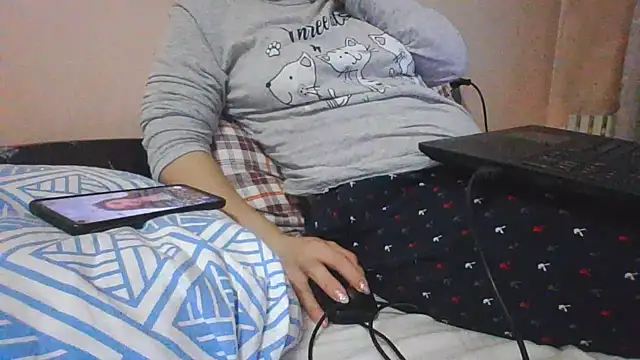 Snapshot of MikaKors chatting on January 6, 2025, 1:52 pm MikaKors online show from January 6, 2025, 1:52 pm