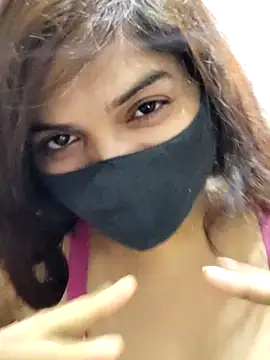 Snapshot of illay_love chatting on May 5, 2026, 4:59 pm illay love online show from May 5, 2026, 4:59 pm