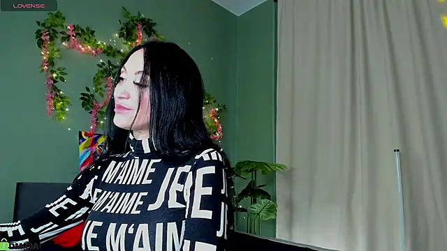 Margaret Clark  online show from April 10, 2026, 12:10 pm