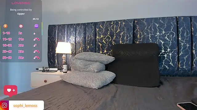 Snapshot of Sophia_Lemos chatting on December 15, 2025, 1:37 pm Sophia Lemos online show from December 15, 2025, 1:37 pm