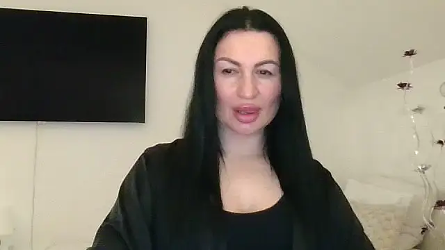 Snapshot of Helena7077 chatting on January 30, 2025, 11:45 pm Helena7077 online show from January 30, 2025, 11:45 pm