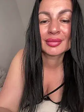 Snapshot of Helena7077 chatting on May 12, 2026, 11:35 pm Helena7077 online show from May 12, 2026, 11:35 pm