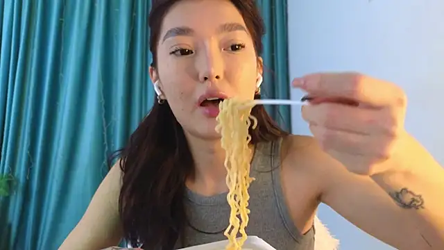 AudreyMell online show from November 10, 2025, 2:49 pm