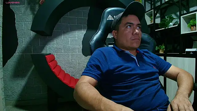 Snapshot of Jhonatan_Morales_S chatting on January 14, 2025, 11:48 pm Jhonatan Morales S online show from January 14, 2025, 11:48 pm