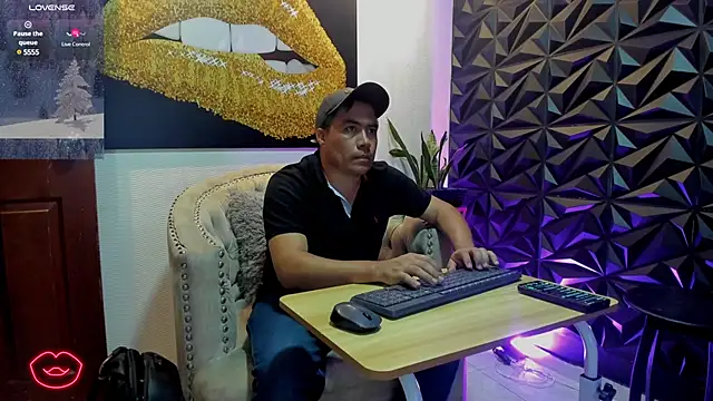 Snapshot of Jhonatan_Morales_S chatting on February 4, 2025, 7:55 pm Jhonatan Morales S online show from February 4, 2025, 7:55 pm