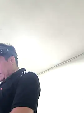 Snapshot of Jhonatan_Morales_S chatting on February 5, 2025, 6:35 am Jhonatan Morales S online show from February 5, 2025, 6:35 am