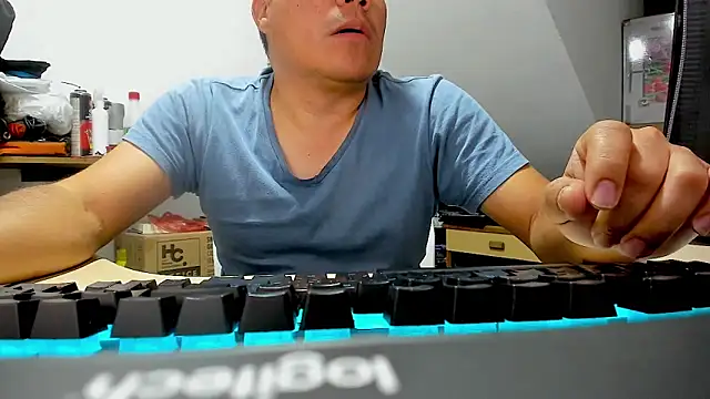 Snapshot of Jhonatan_Morales_S chatting on October 16, 2025, 4:46 am Jhonatan Morales S online show from October 16, 2025, 4:46 am