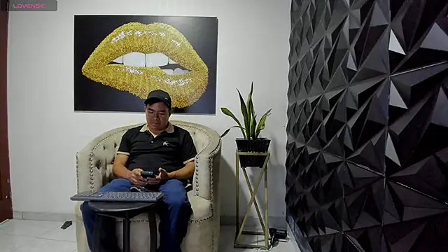 Snapshot of Jhonatan_Morales_S chatting on October 18, 2025, 11:27 pm Jhonatan Morales S online show from October 18, 2025, 11:27 pm