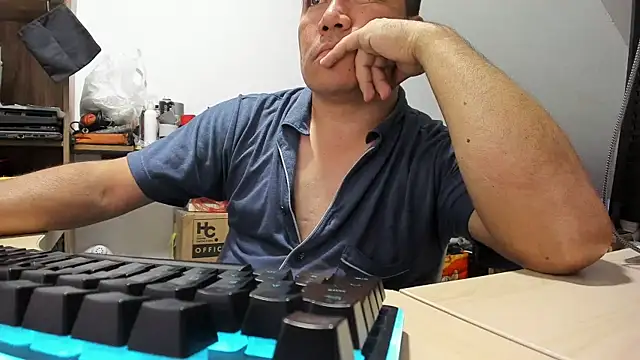 Snapshot of Jhonatan_Morales_S chatting on November 21, 2025, 4:00 am Jhonatan Morales S online show from November 21, 2025, 4:00 am