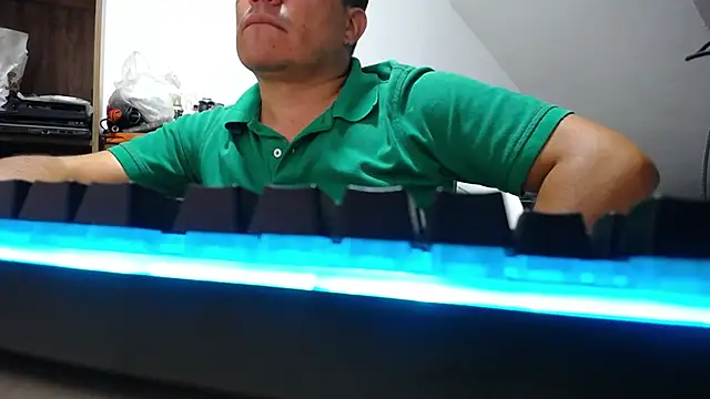 Snapshot of Jhonatan_Morales_S chatting on November 23, 2025, 5:51 am Jhonatan Morales S online show from November 23, 2025, 5:51 am