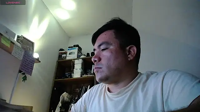 Snapshot of Jhonatan_Morales_S chatting on May 21, 2026, 9:22 pm Jhonatan Morales S online show from May 21, 2026, 9:22 pm