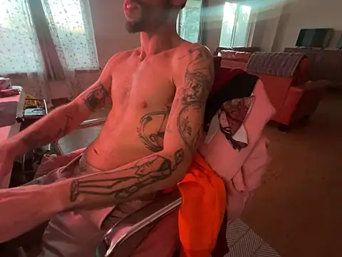 Snapshot of RuffClvb chatting on December 28, 2024, 11:37 pm RuffClvb online show from December 28, 2024, 11:37 pm