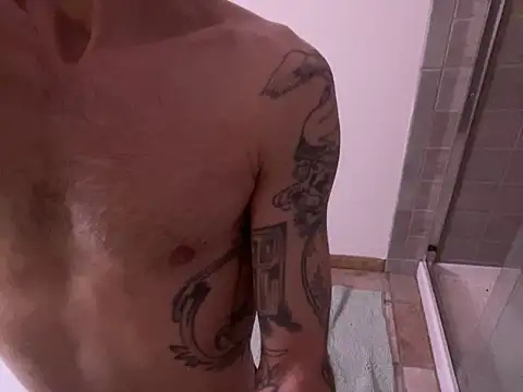 Snapshot of RuffClvb chatting on January 2, 2025, 7:01 am RuffClvb online show from January 2, 2025, 7:01 am