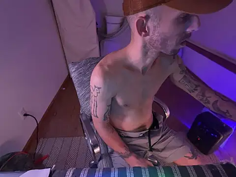 Snapshot of RuffClvb chatting on February 16, 2025, 3:37 am RuffClvb online show from February 16, 2025, 3:37 am