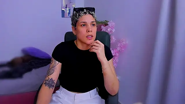 Charlee pink online show from November 18, 2025, 8:57 pm