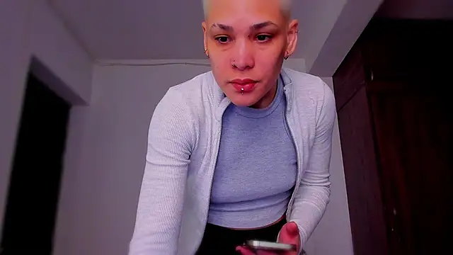 Snapshot of Charlee_pink chatting on February 13, 2026, 3:52 pm Charlee pink online show from February 13, 2026, 3:52 pm