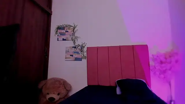 Snapshot of Charlee_pink chatting on February 14, 2026, 3:58 am Charlee pink online show from February 14, 2026, 3:58 am