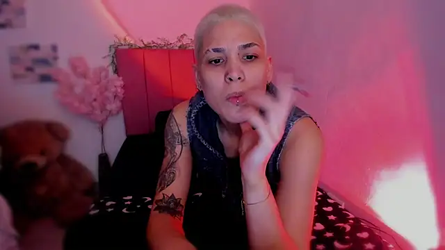 Snapshot of Charlee_pink chatting on February 15, 2026, 3:25 am Charlee pink online show from February 15, 2026, 3:25 am