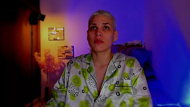 Snapshot of Charlee_pink chatting on March 4, 2026, 3:23 am Charlee pink online show from March 4, 2026, 3:23 am