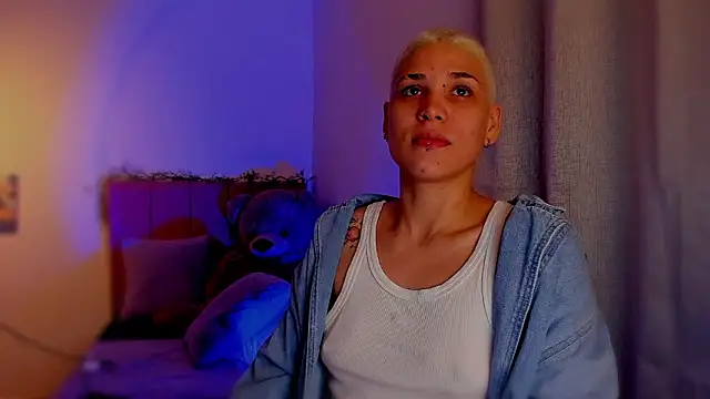 Snapshot of Charlee_pink chatting on March 5, 2026, 8:49 pm Charlee pink online show from March 5, 2026, 8:49 pm