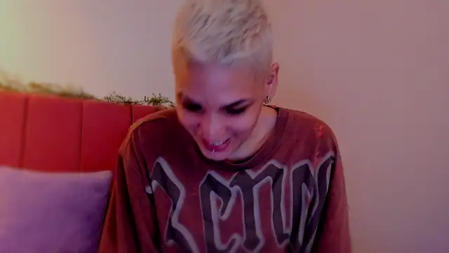 Snapshot of Charlee_pink chatting on March 6, 2026, 6:04 pm Charlee pink online show from March 6, 2026, 6:04 pm