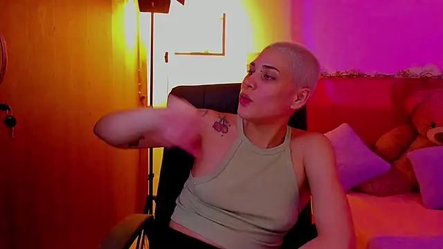 Snapshot of Charlee_pink chatting on March 28, 2026, 10:04 am Charlee pink online show from March 28, 2026, 10:04 am