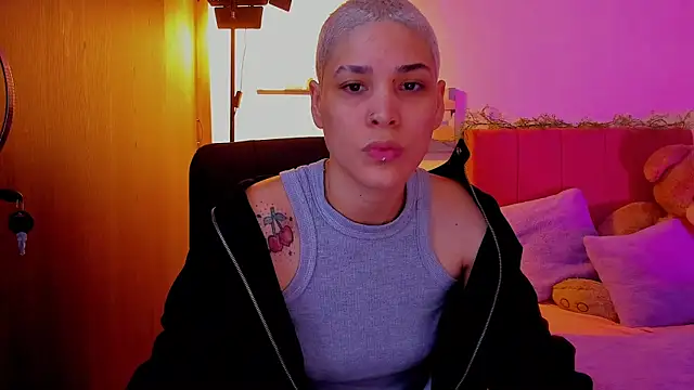 Snapshot of Charlee_pink chatting on March 30, 2026, 8:32 pm Charlee pink online show from March 30, 2026, 8:32 pm