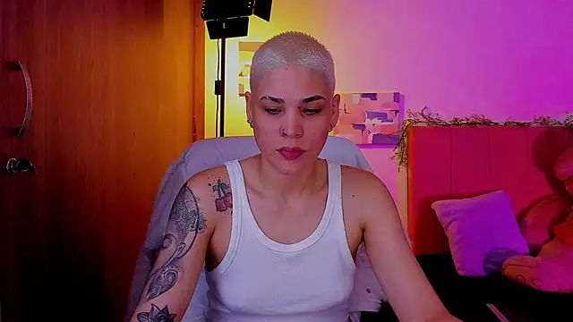 Snapshot of Charlee_pink chatting on April 7, 2026, 12:16 pm Charlee pink online show from April 7, 2026, 12:16 pm