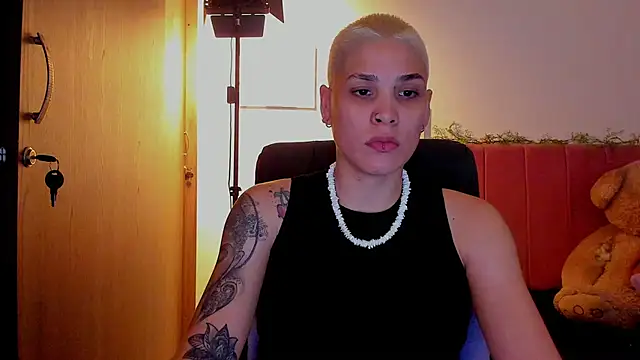 Snapshot of Charlee_pink chatting on April 15, 2026, 3:57 am Charlee pink online show from April 15, 2026, 3:57 am