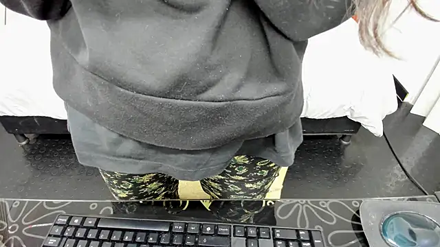 Snapshot of Abrillee1 chatting on December 23, 2024, 7:30 pm Abrillee1 online show from December 23, 2024, 7:30 pm