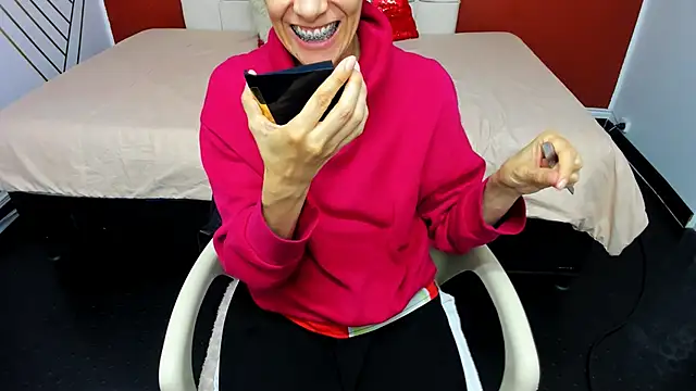 Snapshot of Abrillee1 chatting on December 27, 2024, 7:35 pm Abrillee1 online show from December 27, 2024, 7:35 pm